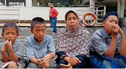 Bikin Melongo, Potret Kapal Mewah Terdampar di Tengah Hutan,