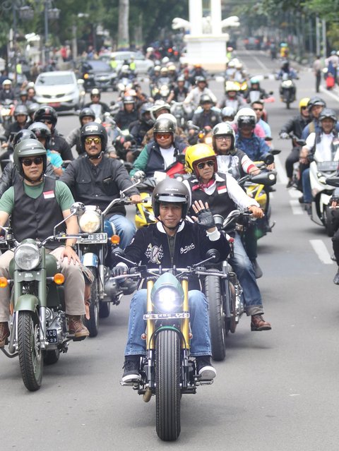 FOTO: Gaya Jokowi dan Sepeda Motornya, dari Touring di Danau Toba hingga Jajal Trek MotoGP