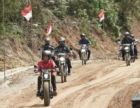 FOTO: Gaya Jokowi dan Sepeda Motornya, dari Touring di Danau Toba hingga Jajal Trek MotoGP