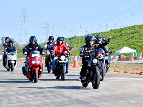 FOTO: Gaya Jokowi dan Sepeda Motornya, dari Touring di Danau Toba hingga Jajal Trek MotoGP