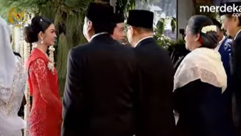 Penampilan Cantik Selvi Berkebaya & Gincu Merah Jelang Pelantikan Sang Suami