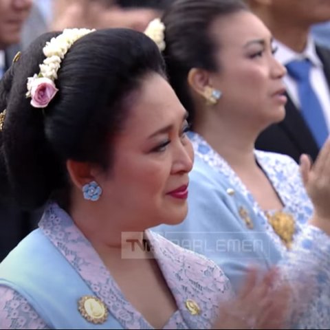 Tersenyum Manis dan Tepuk Tangan Titiek Soeharto saat Prabowo Subianto Beri Hormat Setelah Dilantik