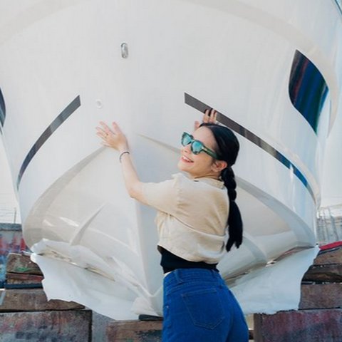 Potret Prilly Latuconsina Unboxing Yacht Mewah Barunya, Hadiah Untuk Diri Sendiri & Bebas Bisa Mancing Kapan Saja