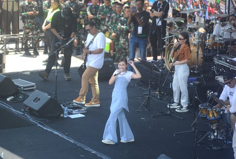 FOTO: Goyangan Ayu Ting Ting Meriahkan Pesta Rakyat Prabowo-Gibran di Bundaran HI