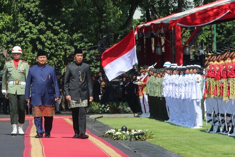 FOTO: Temani Presiden Prabowo, Momen Terakhir Jokowi di Istana Sebelum Pulang ke Solo