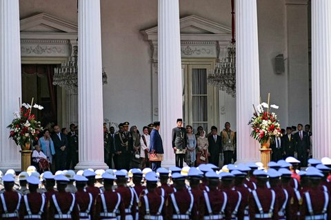 FOTO: Temani Presiden Prabowo, Momen Terakhir Jokowi di Istana Sebelum Pulang ke Solo