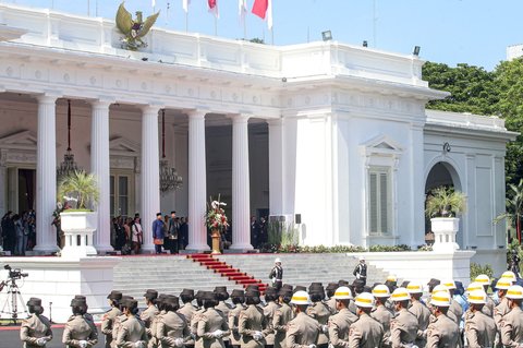 FOTO: Temani Presiden Prabowo, Momen Terakhir Jokowi di Istana Sebelum Pulang ke Solo