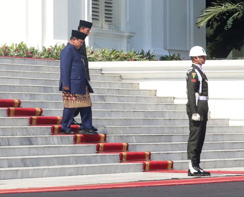 FOTO: Temani Presiden Prabowo, Momen Terakhir Jokowi di Istana Sebelum Pulang ke Solo