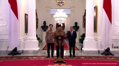 FOTO: Momen Kejutan Mayor Teddy Diumumkan Presiden Prabowo Jadi Sekretaris Kabinet, Langsung Beri Hormat!