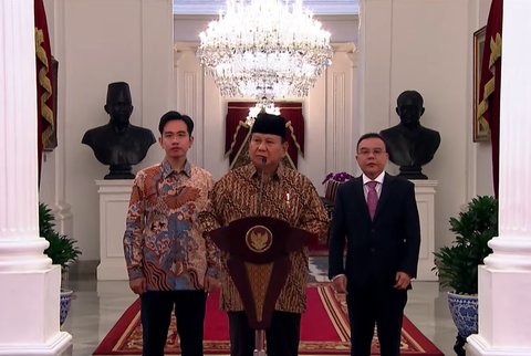 FOTO: Momen Kejutan Mayor Teddy Diumumkan Presiden Prabowo Jadi Sekretaris Kabinet, Langsung Beri Hormat!