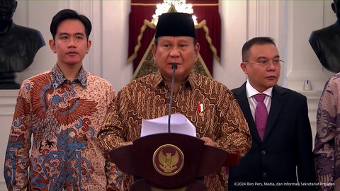 FOTO: Momen Kejutan Mayor Teddy Diumumkan Presiden Prabowo Jadi Sekretaris Kabinet, Langsung Beri Hormat!