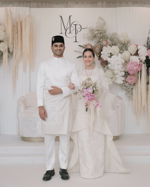 Pevita Pearce membagikan momen pernikahannya melalui Instagram. Kabar bahagia ini pun sukses membuat banyak penggemar kaget.