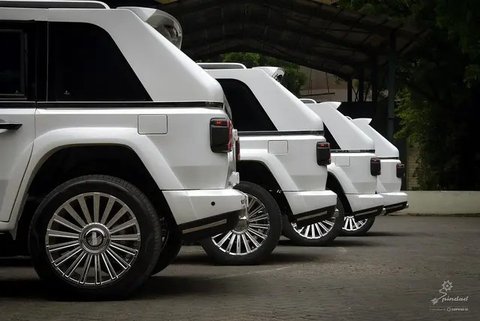PT Pindad memperkenalkan MV3 Garuda Limousine, kendaraan khusus antipeluru yang digunakan oleh Presiden Terpilih, Prabowo Subianto dan Wakil Presiden Terpilih, Gibran Rakabuming Raka pada