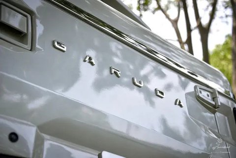PT Pindad memperkenalkan MV3 Garuda Limousine, kendaraan khusus antipeluru yang digunakan oleh Presiden Terpilih, Prabowo Subianto dan Wakil Presiden Terpilih, Gibran Rakabuming Raka pada
