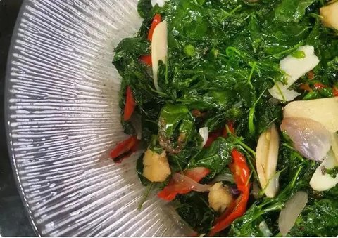 Sayur Bening Daun kelor (Foto: Cookpad/@husnulchm)