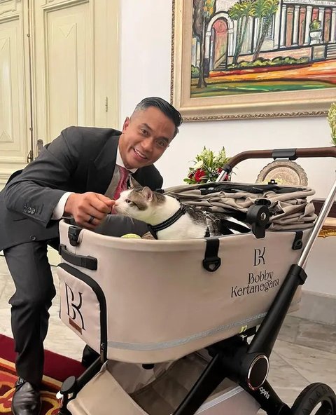 Bobby Kucing Prabowo di Pelantikan Presiden RI ke-8 (Sumber: Instagram/bobbykertanegara)