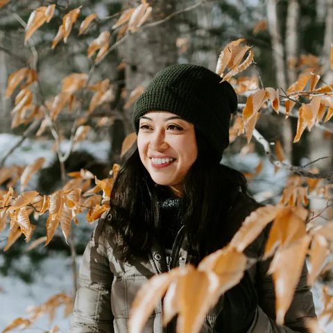 Ilustrasi muslimah senyum, Islami. (Photo Copyright by Freepik)