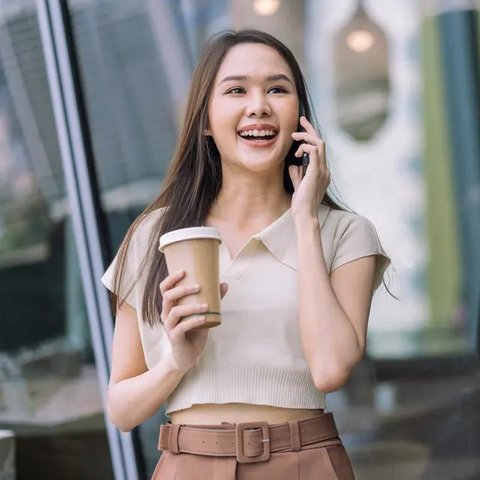 Ilustrasi muslimah senyum, Islami. (Photo Copyright by Freepik)