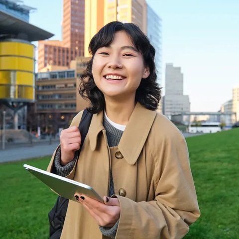 Ilustrasi muslimah senyum, Islami. (Photo Copyright by Freepik)