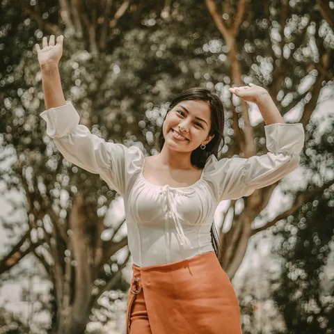 Ilustrasi muslimah senyum, Islami. (Photo Copyright by Freepik)