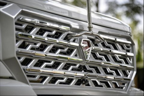 Grill Pindad MV3 Garuda Limousine terinspirasi oleh pola Batik Parang.