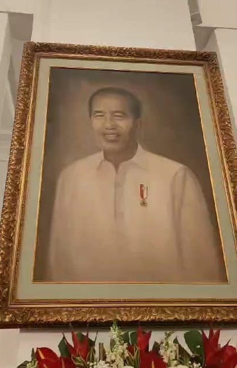 FOTO: Masih Ada Jokowi di Istana, Tersenyum di Pelantikan Menteri Kabinet Prabowo-Gibran