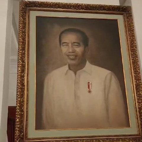 FOTO: Masih Ada Jokowi di Istana, Tersenyum di Pelantikan Menteri Kabinet Prabowo-Gibran