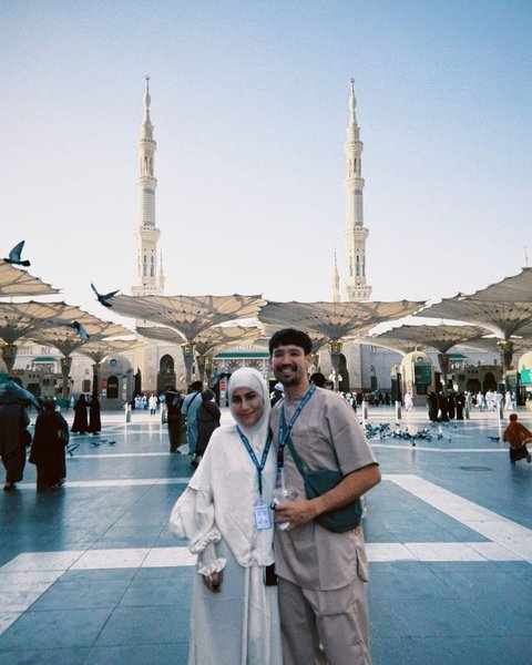 Setelah umrah, Tarra Budiman Mengaku Tak Lagi Meninggalkan Salat Lima Waktu dan Merasakan Banyak Keajaiban di Tanah Suci