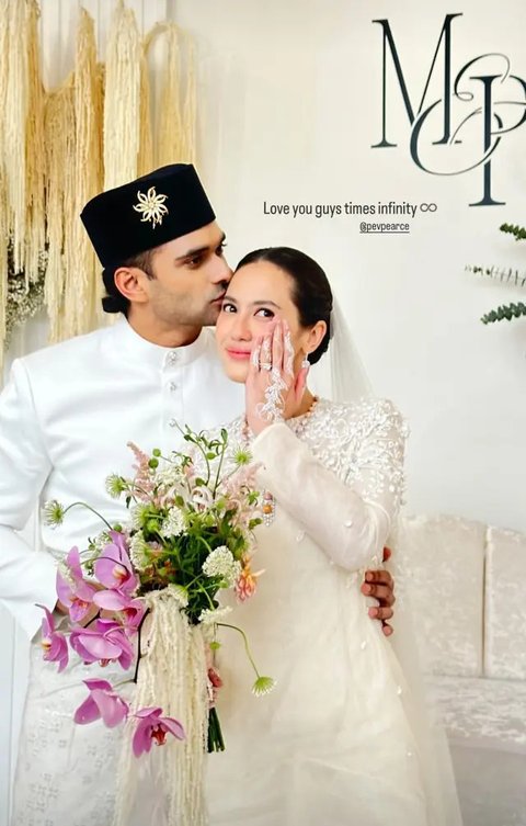 Potret Pernikahan Sederhana Pevita Pearce dan Suami. [@iluminen]