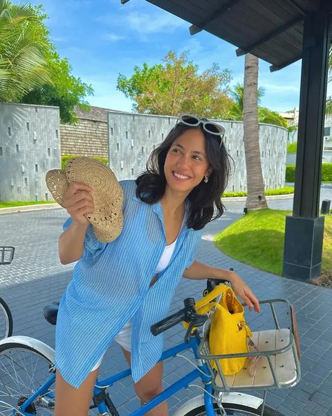 Menikmati momen liburan ke Thailand, adik dari Keenan Pearce mengunjungi berbagai tempat wisata. Salah satu tempat wisata yang ia kunjungi adalah pantai Choeng Mon. Dalam potretnya tersebut,