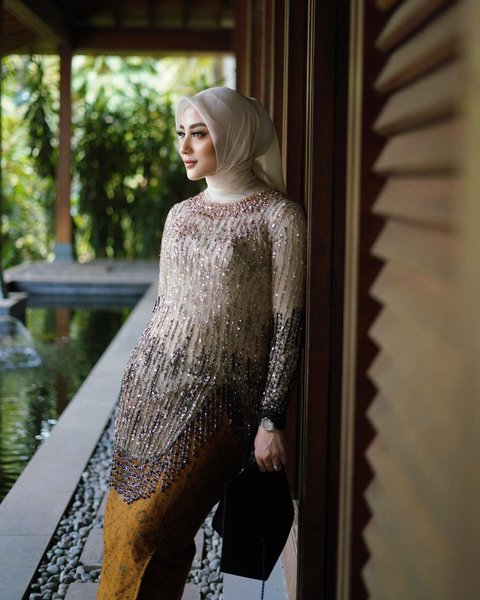 7 Potret Wisuda Margin Wieheerm, Tampil Cantik - Ali Syakieb Setia Dampingi