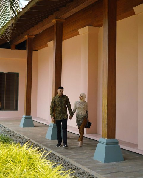 7 Potret Wisuda Margin Wieheerm, Tampil Cantik - Ali Syakieb Setia Dampingi