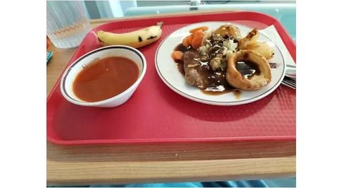 Potret mewah makanan rumah sakit dari berbagai negara. (sumber: Facebook/Kumiwan Pechkanamikat/Wei Lin Neo via Bored Panda)