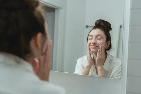 Jerawat di pipi sulit hilang. (Foto: Unsplash/Barbara Krystofiak)