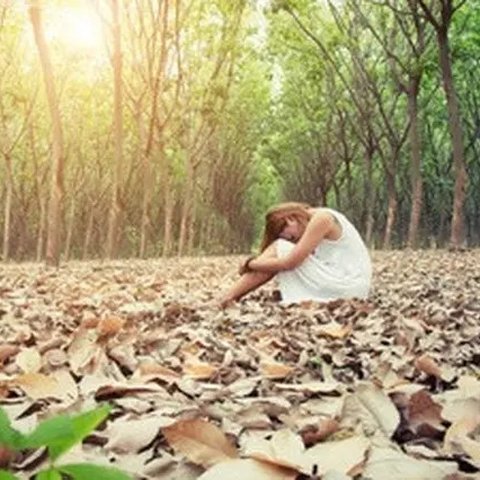 Ilustrasi mantan, suami, istri. (Foto oleh RDNE Stock project: https://www.pexels.com/id-id/foto/pria-wanita-pohon-mencari-6670211/)