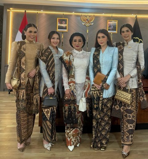 Deretan Wanita Cantik Pendamping Otto Hasibuan saat Pelantikan Menteri Kabinet Prabowo, dari istri, Anak hingga Jessica Mila