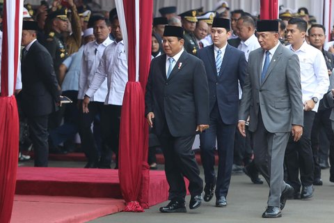 FOTO: Meriahnya Pelepasan Presiden Prabowo di Kemenhan, Diwarnai Senyum Semringah Titiek Soeharto