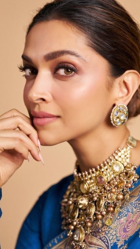 Dalam daftar tersebut, Deepika Padukone berdiri sejajar dengan nama-nama besar internasional seperti Jodie Comer, Zendaya, Beyoncé, Taylor Swift, dan Kim Kardashian.<br>