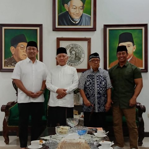 Andika-Hendi Terima Naskah Resolusi Jihad Pada Peringatan Hari Santri 2024