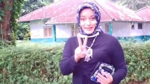 Dalam videonya, Marissa Haque menceritakan bahwa saat itu hanya ada mereka berdua, karena si bungsu Shahnaz Haque belum lahir.