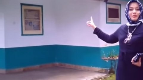 Marissa Haque juga mengaku sempat melihat makhluk tak kasat mata di rumah tersebut, yang jadi salah satu kenangan uniknya semasa kecil.