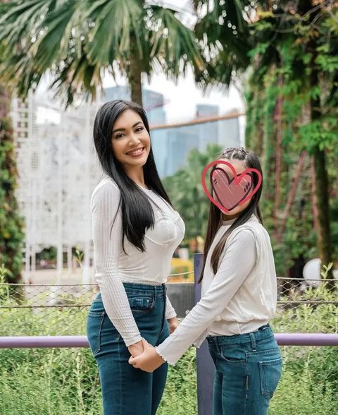 Potret Denada bareng anak gadisnya, dulu hingga kini. (sumber: Instagram/denadaindonesia)
