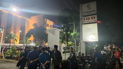 Petugas pemadam kebakaran Kota Depok Martinus meninggal dunia saat bertugas.