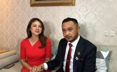 Giring Ganesha bersama istri.