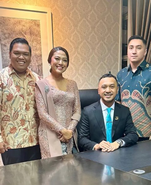 Giring Ganesha bersama istri.