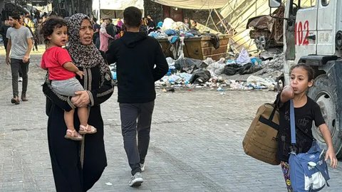 Sebuah serangan Israel menghantam wilayah Beit Lahiya, sebuah kota di Gaza utara pada Sabtu (19/10/2024). (Islam AHMED/AFP)