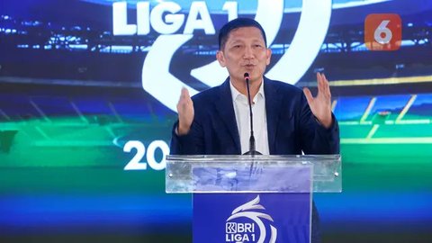 Koreo yang ditampilkan suporter pada laga Persebaya vs Persib di Stadion Si Jalak Harupat, Soreang (7/3/2019), dalam Piala Presiden 2019. (Bola.com/Aditya Wany)