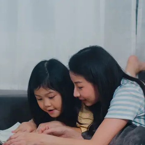 Perkenalkan mengenai dongeng legendaris yang sudah turun temurun untuk diketahui anak. (Foto: Freepik/ freepik)