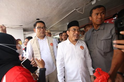 FOTO: Gaya Ridwan Kamil-Suswono Blusukan ke Glodok