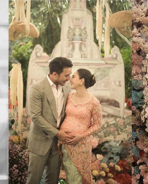 Terlihat Jessica Mila mengenakan kebaya peach dan ulos warna hijau sage. Sedangkan Yakub tampil dengan setelan jas abu dan warna peach senada kebaya sang istri.